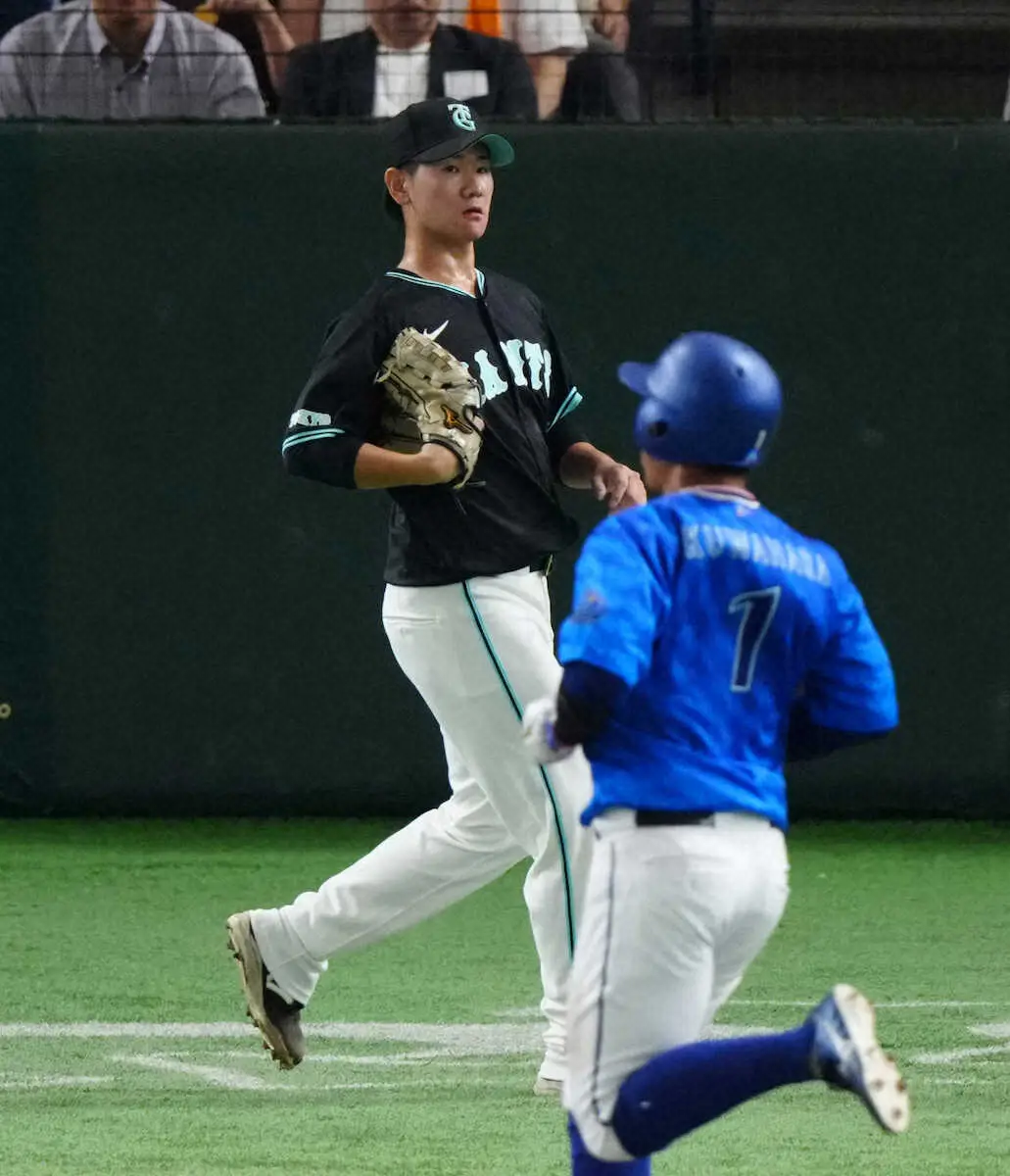 【画像・写真】巨人・井上温大　好投も課題のベースカバー遅れ再び　阿部監督から左頬ペチン「ベースカバーいけよ、と」