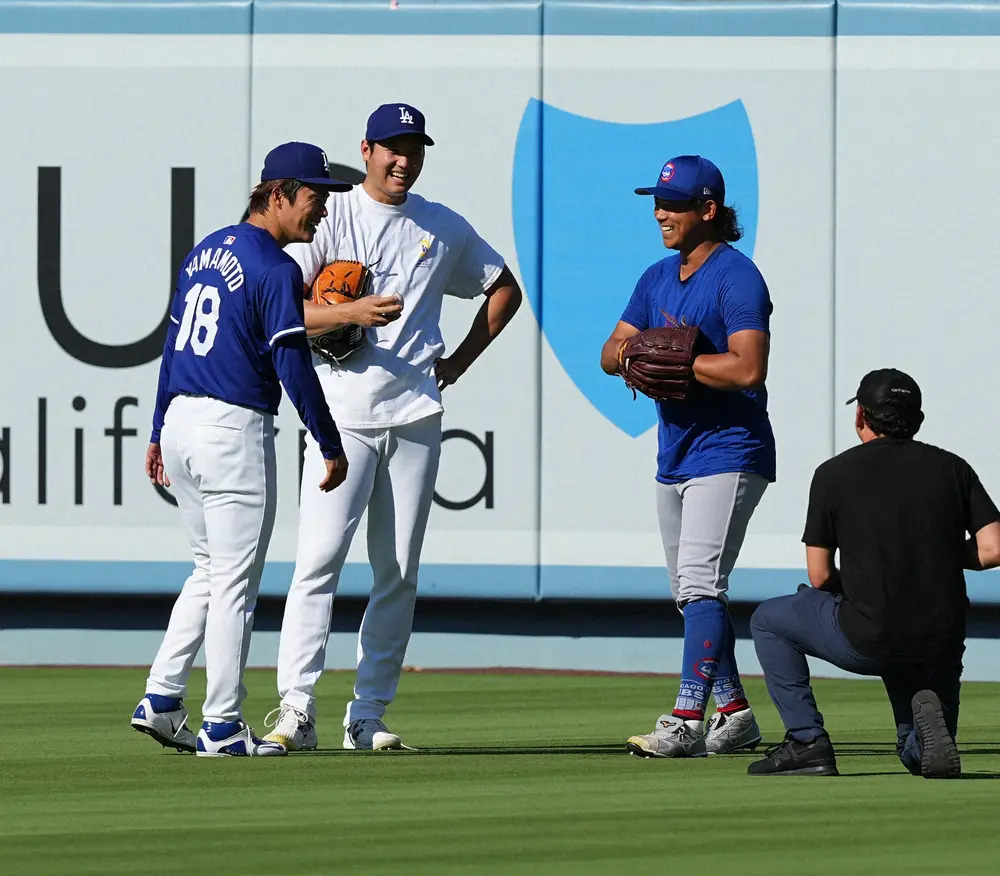 【画像・写真】カブス・今永VSドジャース・山本　11日初の投げ合いへ最終調整　大谷交え3人で談笑も