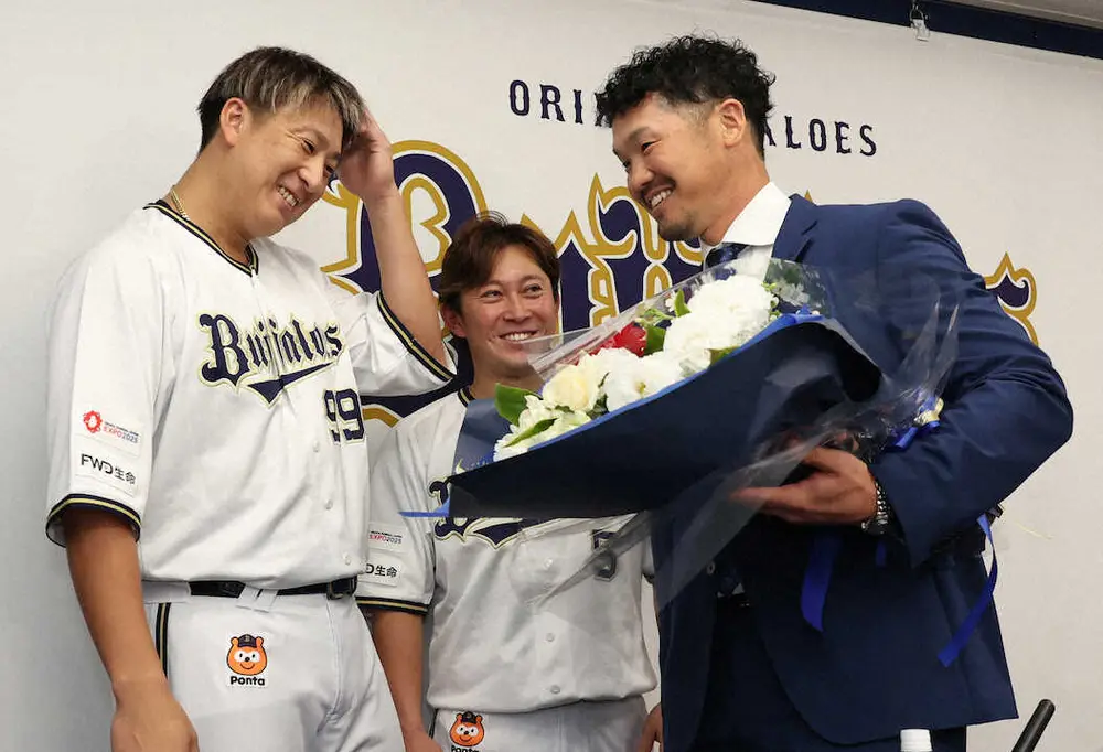 オリックス・T―岡田　オリ一筋19年「幸せな野球人生」　涙なしの引退会見「感謝しても、しきれない」