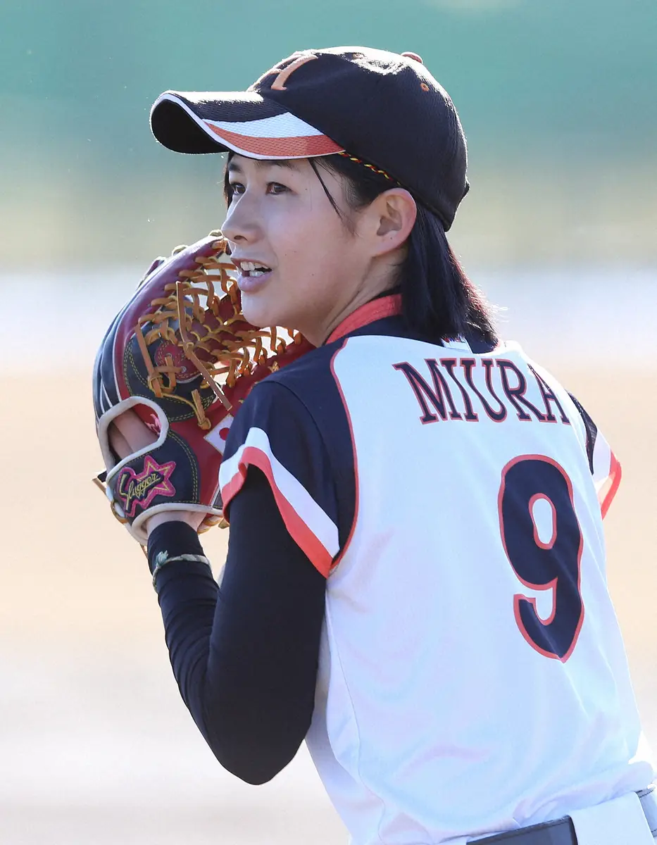 【画像・写真】借り物のユニホームで練習参加す女子プロ野球・埼玉時代の加藤優さん