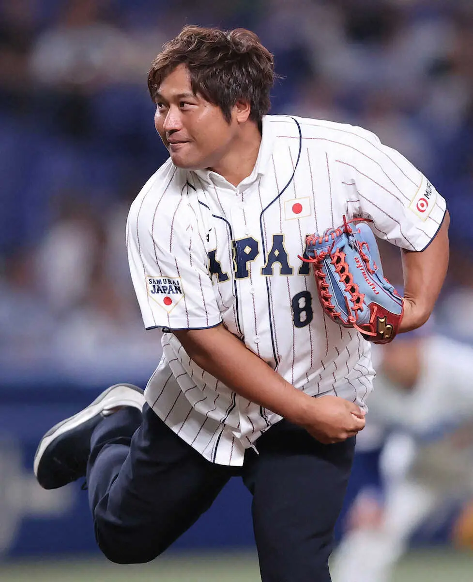 【画像・写真】中日OBの平田良介氏が始球式　力強い速球にバンテリンDが沸いた！