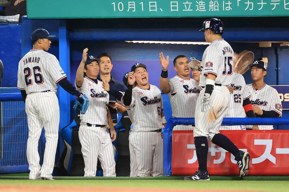 【画像・写真】ヤクルト　青木引退表明の日に一丸巨人討ち！村上が魂の特大26号V弾、先発野手全員安打、山野快投2勝目