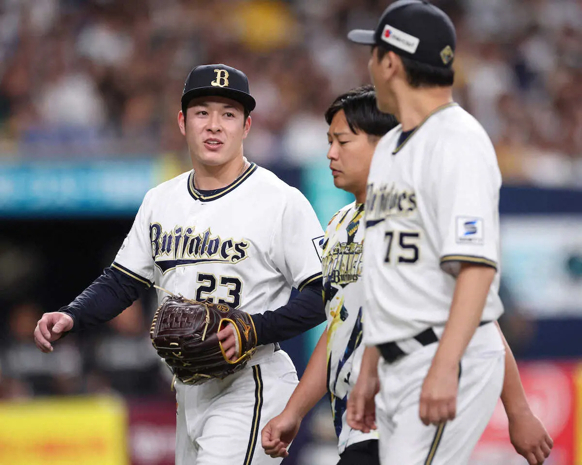 オリックス・吉田輝星が緊急降板　打球を右足首付近に受ける　打者1人で交代強いられる