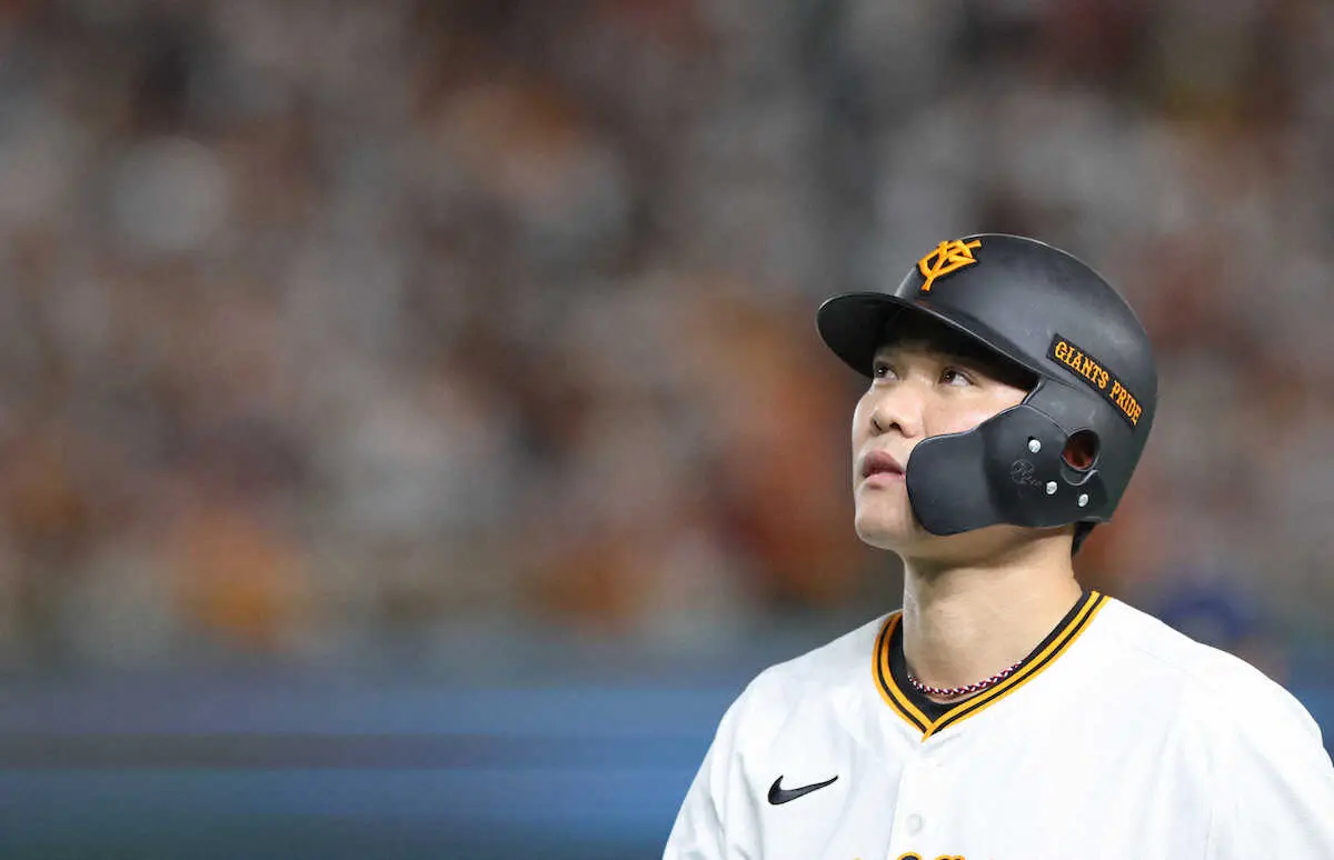 【画像・写真】巨人・坂本勇人　意地の適時打もチームは10安打10残塁で2連敗　試合後にはサカチョーで青木に花束贈呈