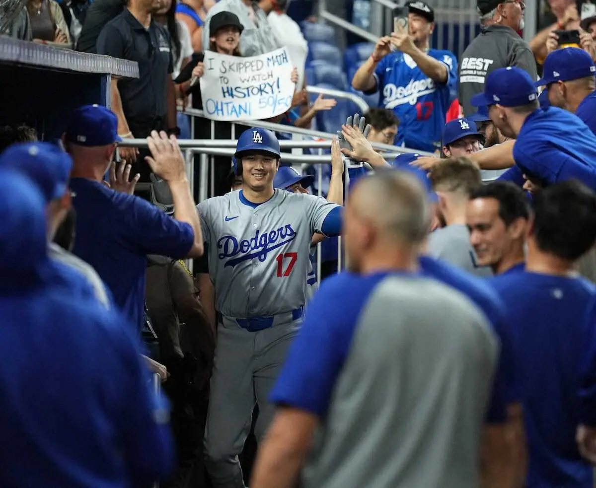 【画像・写真】ついに偉業達成！大谷翔平がMLB史上初「50－50」　2打席連発50号で決めた！球場お祭り騒ぎ