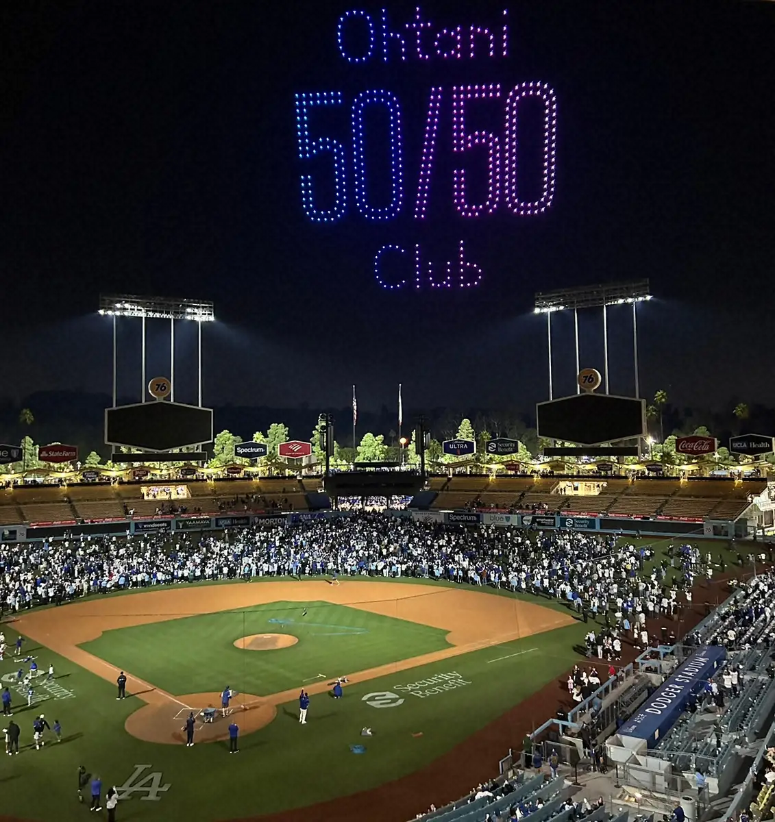 【画像・写真】ドジャース　3連勝で優勝M5にした試合後に大谷翔平の「50―50」達成祝うドローンショー開催