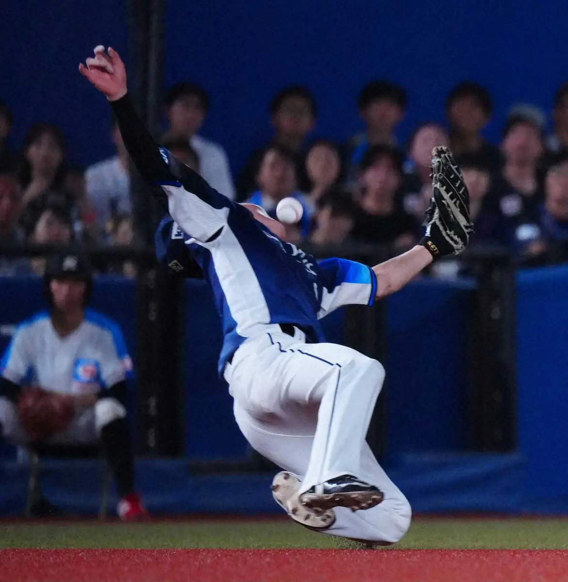 【画像・写真】西武の名手・源田がまさか…強風のZOZOマリンでフライ落球　「遊失」直後に連打浴びて先制許す