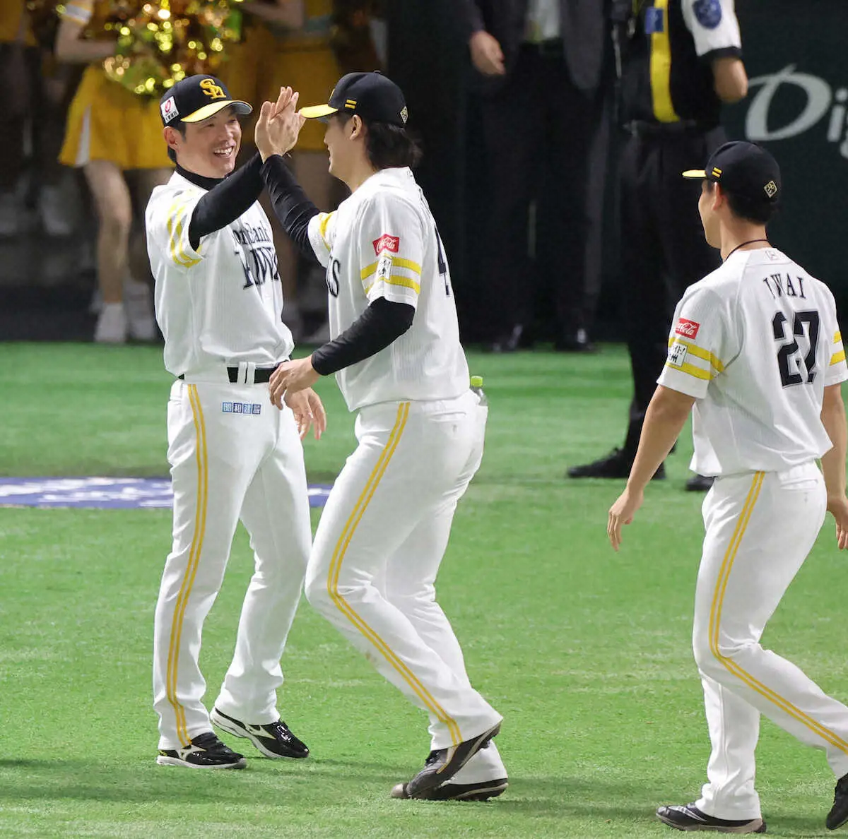 【画像・写真】ソフトバンク・小久保監督　劇勝に雄叫び&ガッツポーズ「今年一番、興奮した」「今日の勝ちは大きい」