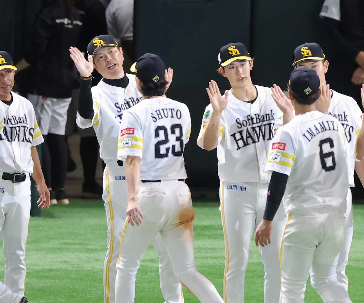 【画像・写真】ソフトバンク1年目・岩井がリーグV目前で初勝利！記念球は母親に「今まで育ててくれたおかげ」