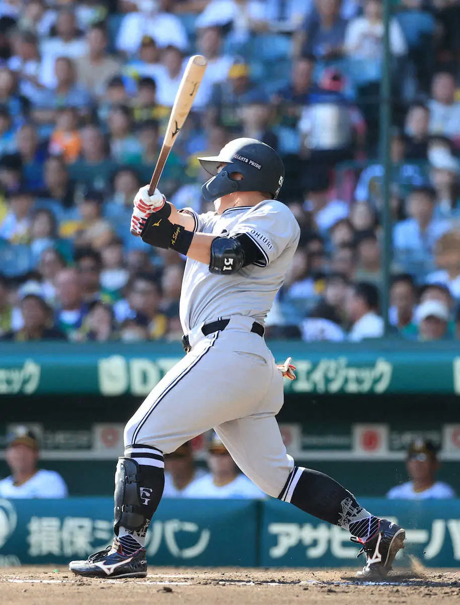 【画像・写真】巨人・浅野“汚名返上”のナイスキャッチ！　ピンチの芽をつむ　2日前は痛恨適時失策、前日はバント失敗も