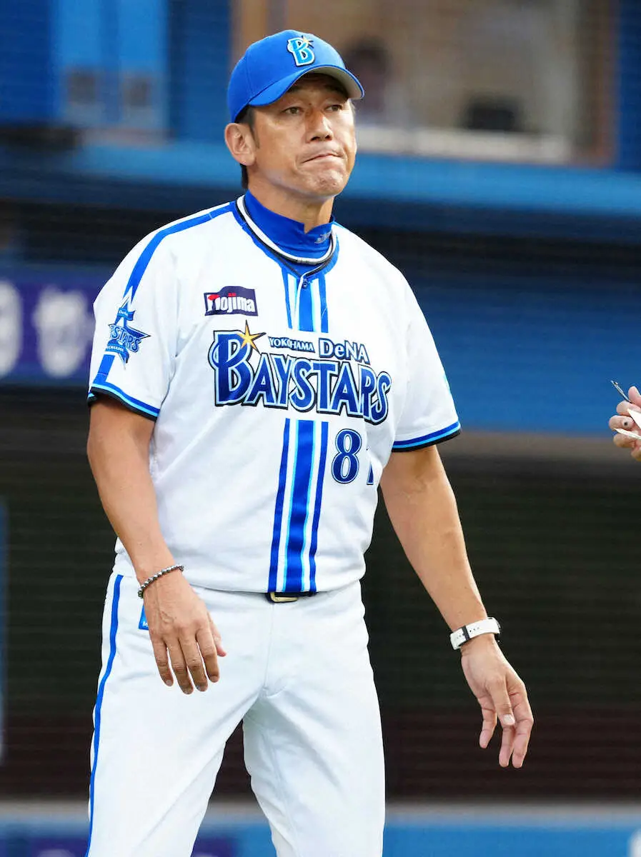 DeNA・三浦大輔監督は7回2死から一挙4失点…涙の東を責めず「あそこまで思い通りの投球できていた」