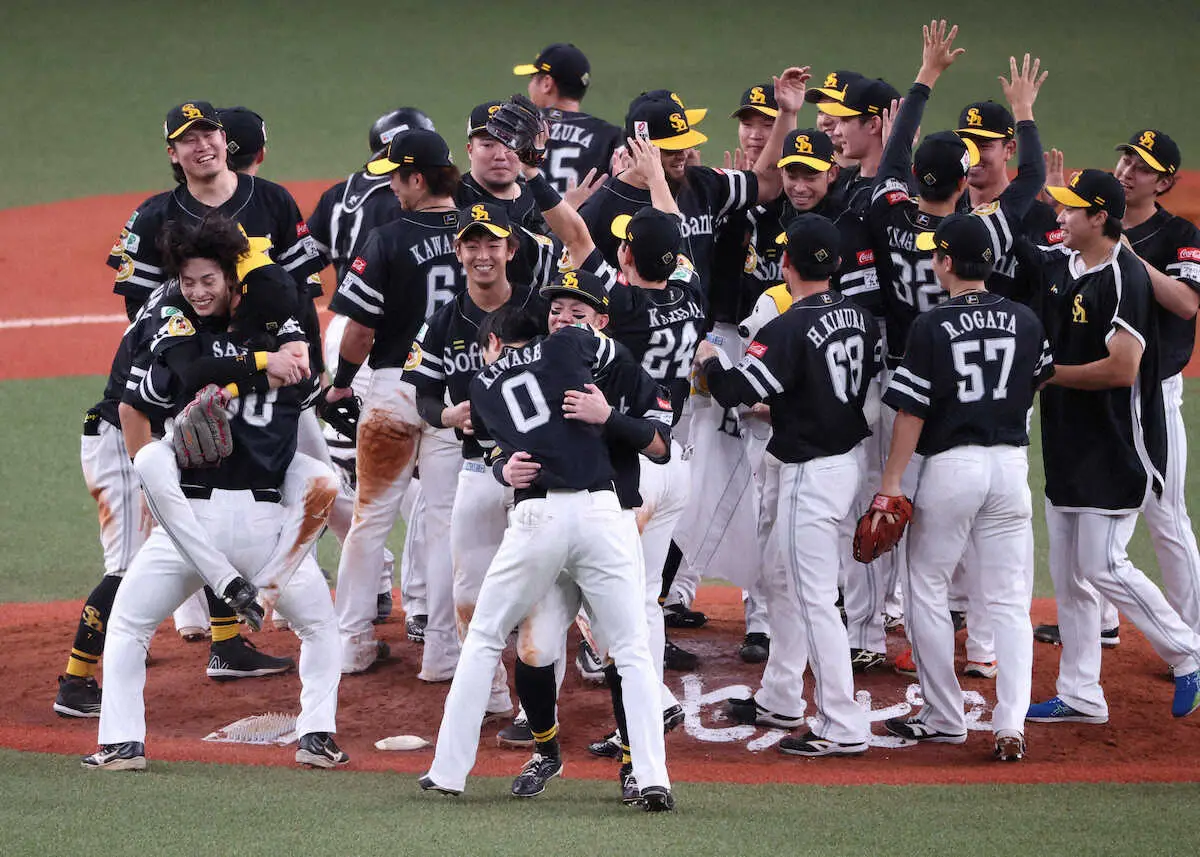 【画像・写真】山川穂高　移籍1年目で万感V　不振で苦しんだ夏…小久保監督からの激励秘話「信念感じた」