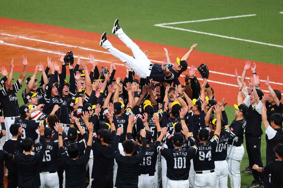 【画像・写真】【小久保監督優勝インタ全文】「オリックスがいたから向かってやれた」「9月は非常に長くしんどく感じた」