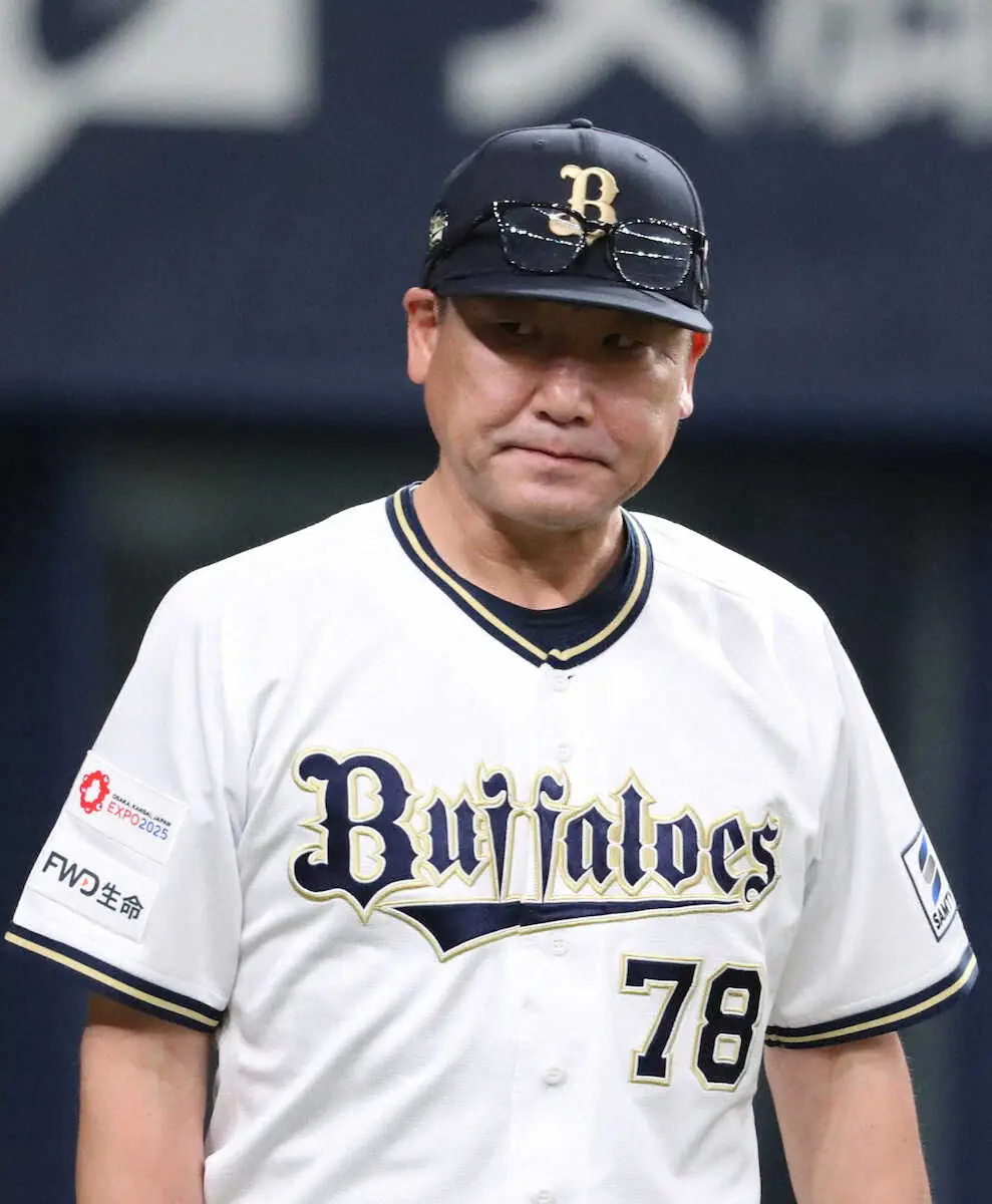 オリックス・中嶋監督　最終戦セレモニーで今季限りで現役引退の小田、比嘉に“無茶ぶり”ファン歓喜