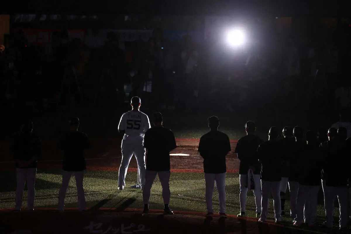 オリックス　引退セレモニーでT－岡田　妻への思いあふれ涙…「ともに走り続けてくれた」安達も感慨