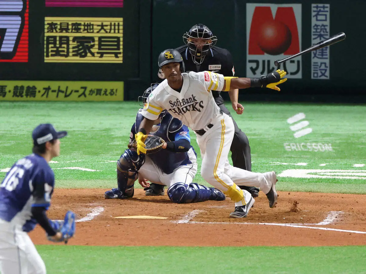 ソフトバンク・ダウンズ　来日初出場初安打　好守も見せた！