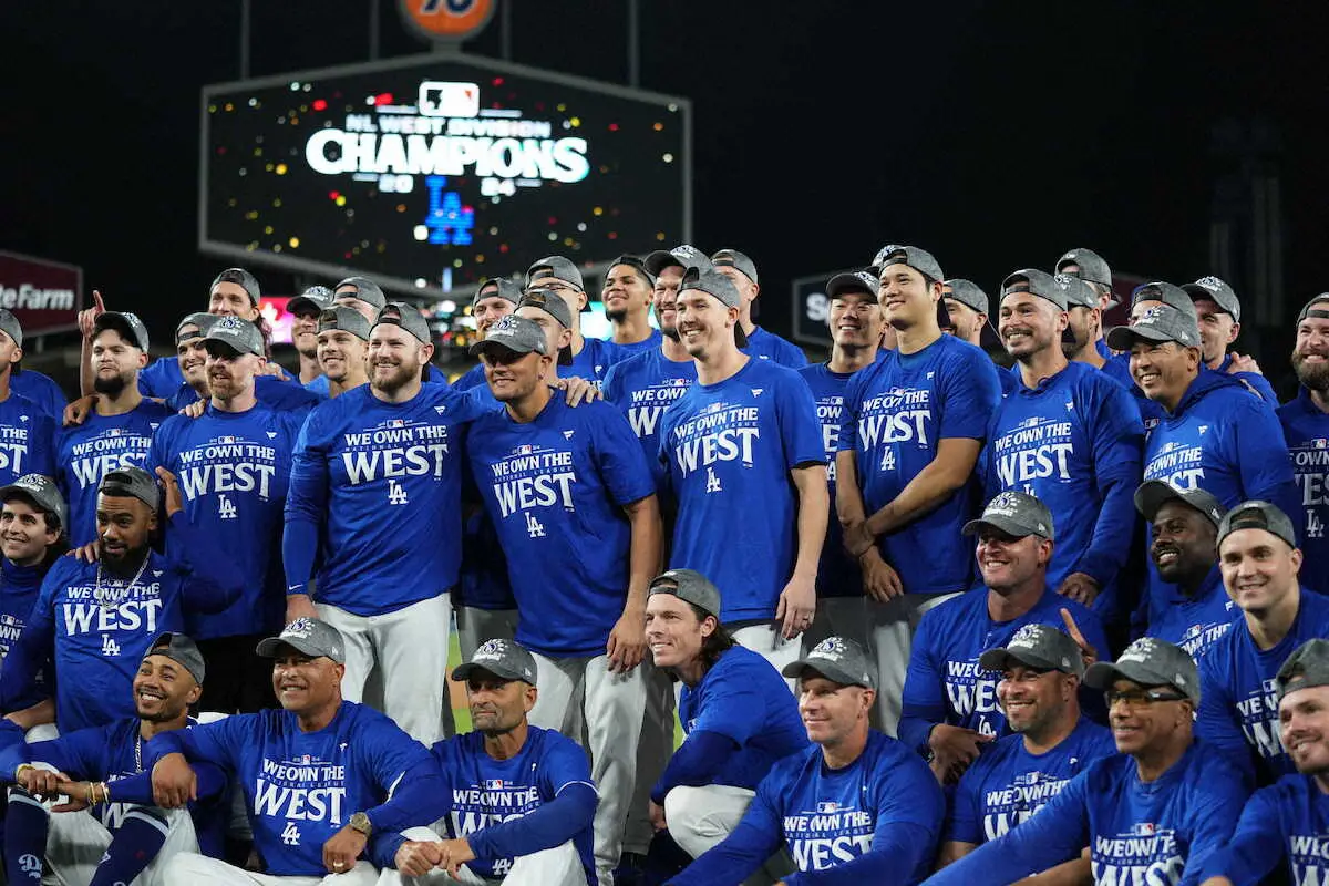 【画像・写真】大谷翔平　悲願の初優勝　試合後は記念撮影で満面の笑み　指揮官「本当にうれしい。今夜はお祝いだ」