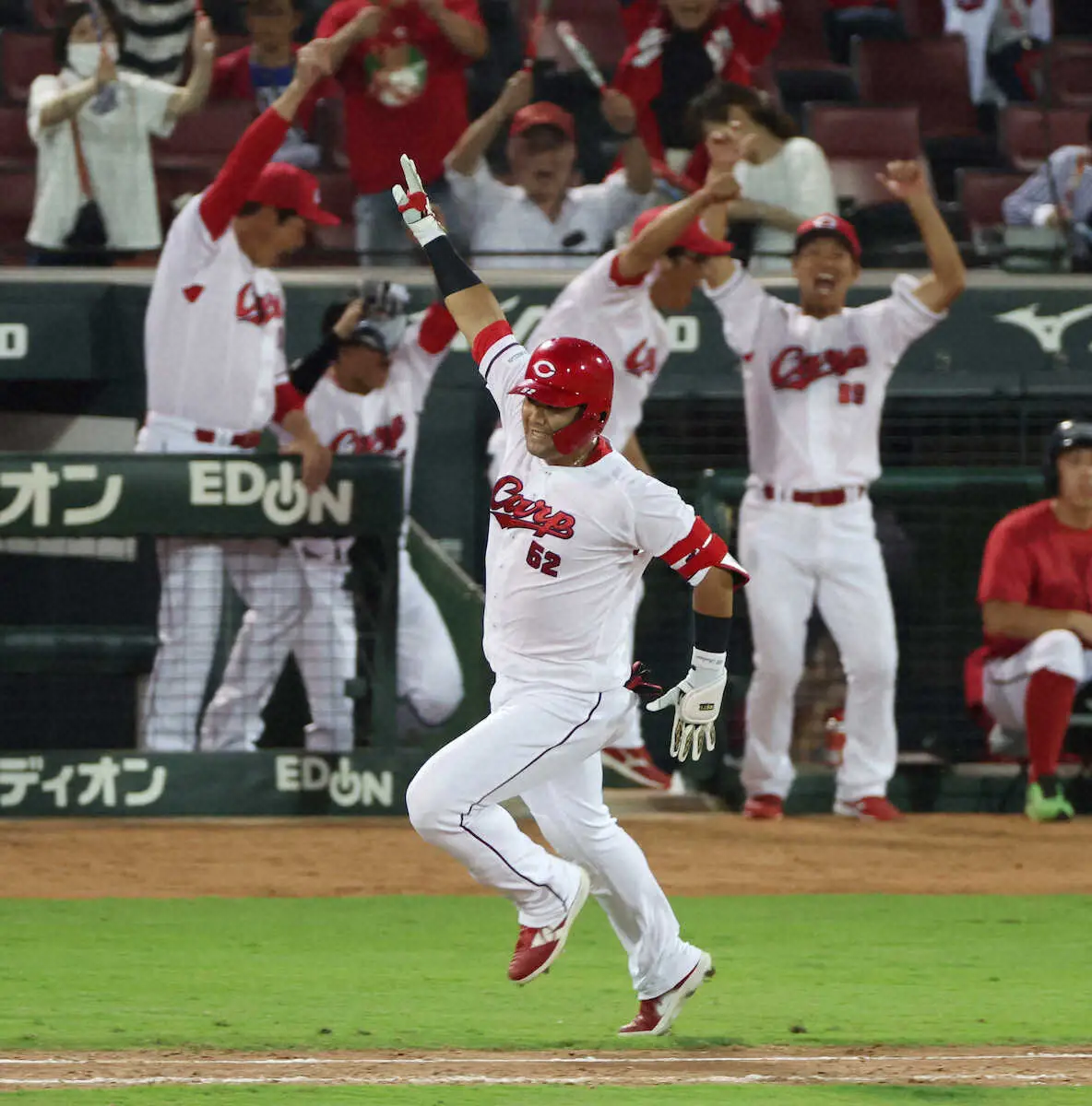 【画像・写真】広島　劇的サヨナラ勝利　31年ぶり不名誉記録ピンチも…　代打・末包が劇的打　3位DeNAと1差に