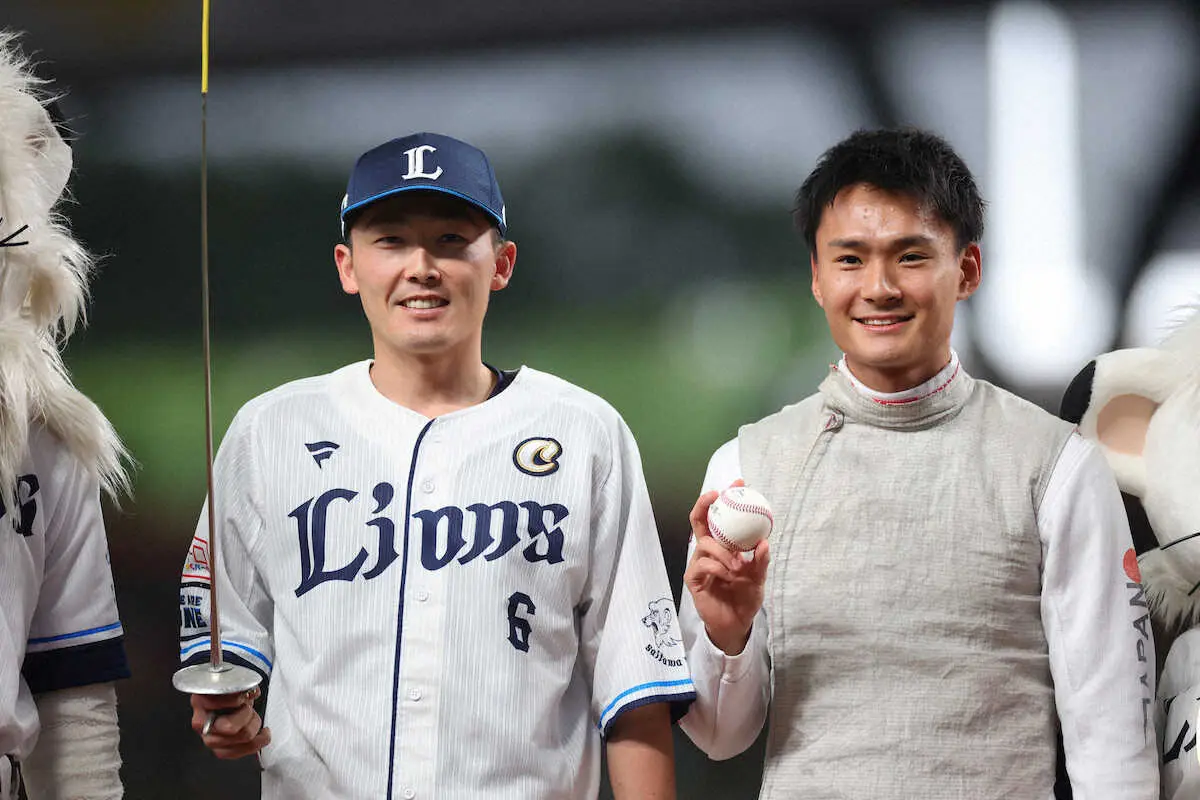 【画像・写真】西武ファン　パリ五輪金メダリストのフェンシング・松山恭助が始球式「大暴投ではなかったので…」