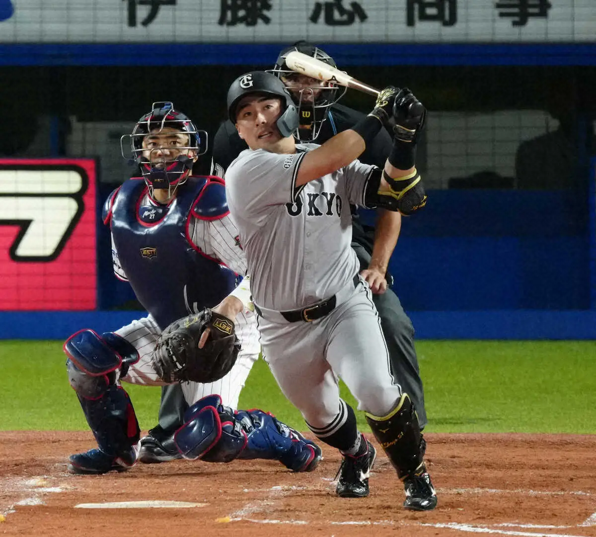 【画像・写真】巨人・浅野翔吾　優勝一夜明けで左前へ適時打「逆方向を意識」　13試合連続出塁