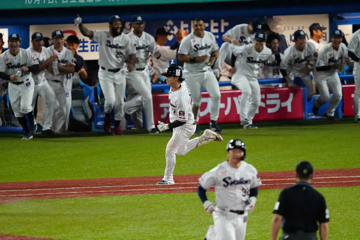 【画像・写真】劇的サヨナラ打のヤクルト・長岡　打球抜けた瞬間「勝ったなと」最多安打争いは159安打で単独トップ