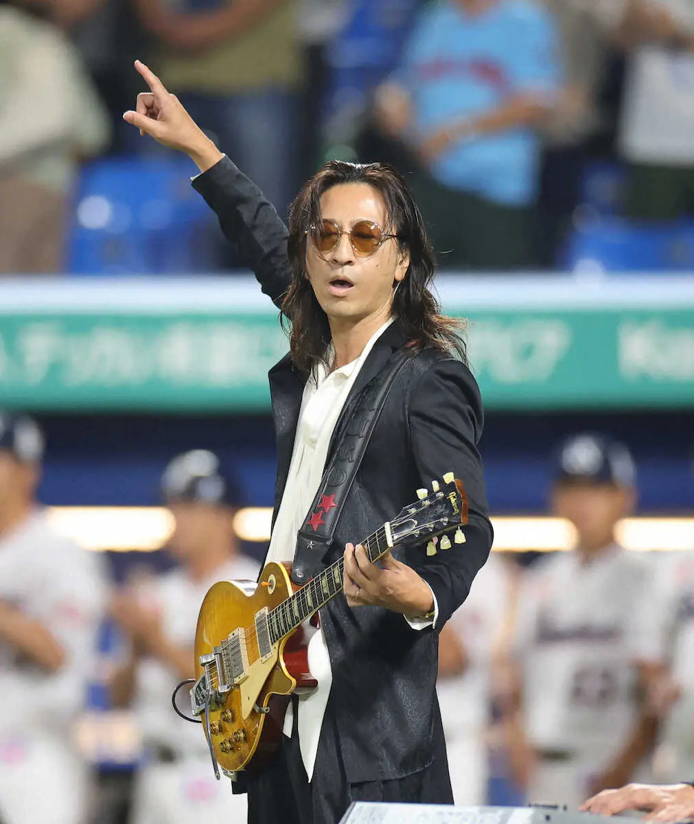 【画像・写真】「GLAY」TAKURO　青木宣親の引退試合で国歌演奏「かっこいい」の声　登場曲は「BELOVED」