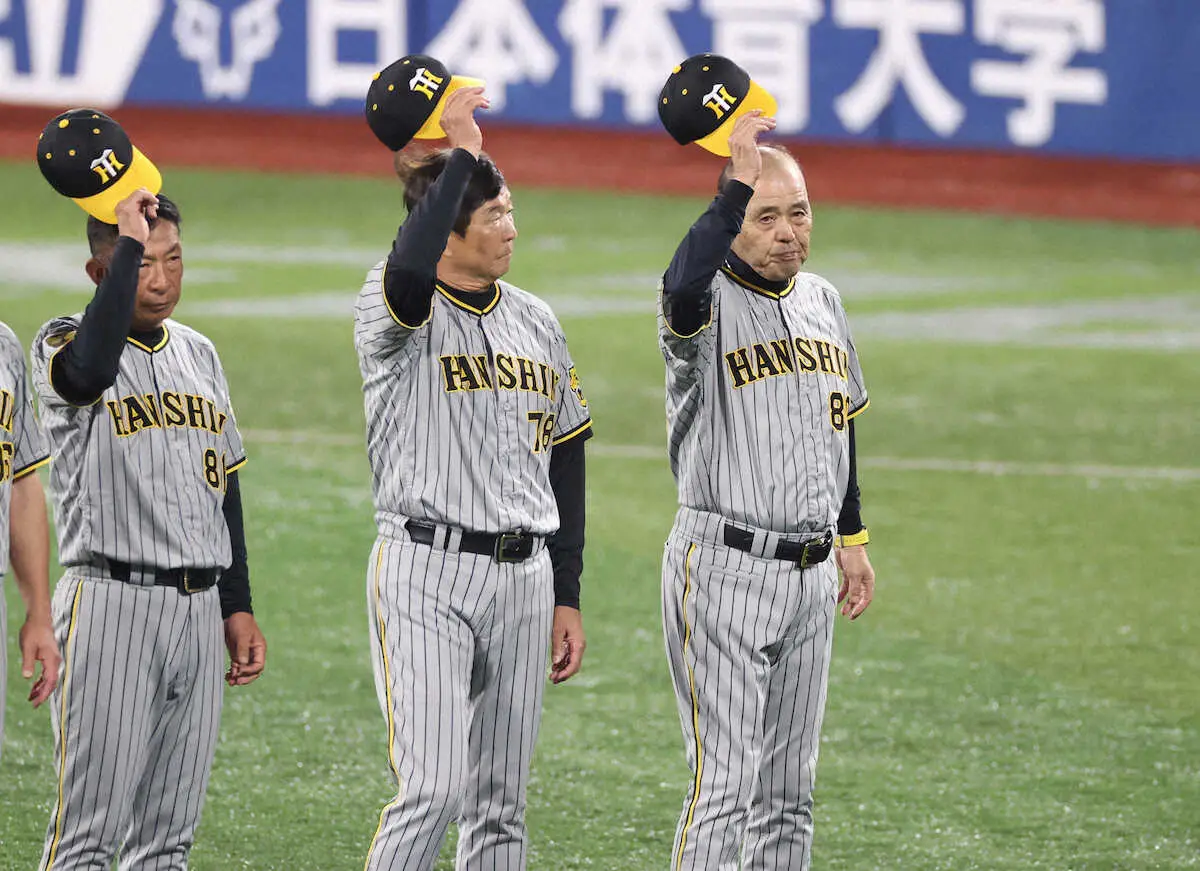 【画像・写真】ハマスタスタンドに「岡田監督ありがとう」の文字　退任の岡田監督へ虎党涙「岡田コール」も