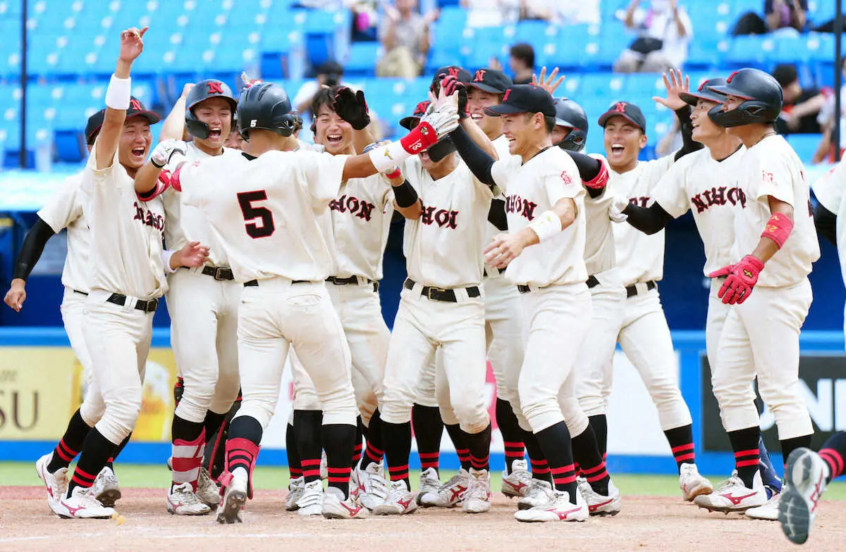 【画像・写真】日大・谷端　メモリアル弾で逆転サヨナラ勝ち！創立135周年記念日、林真理子理事長サプライズ観戦