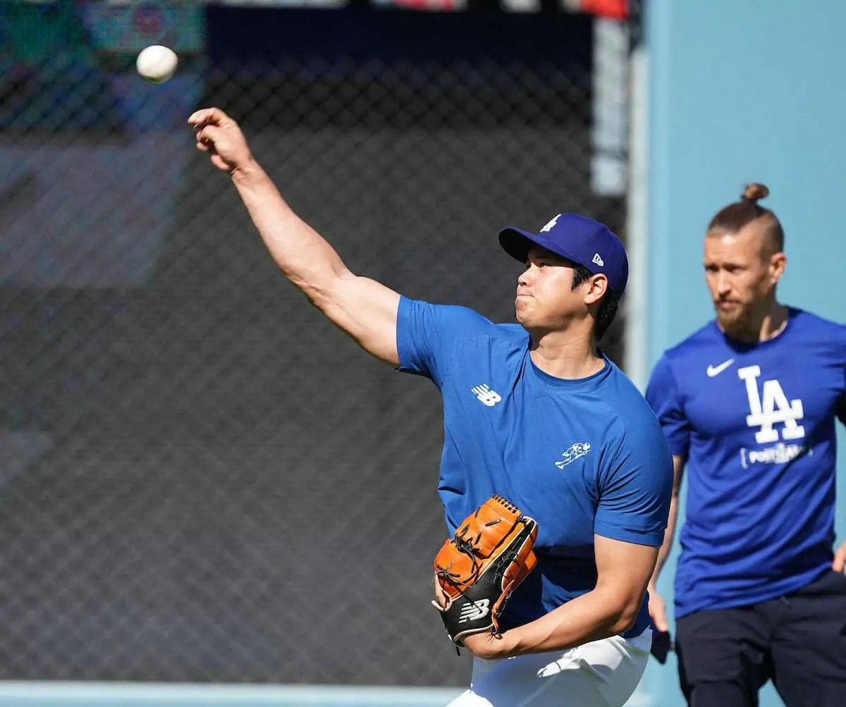 【画像・写真】ドジャース・大谷　70メートルの遠投も「二刀流」は来季　由伸、第5戦で再び先発起用も