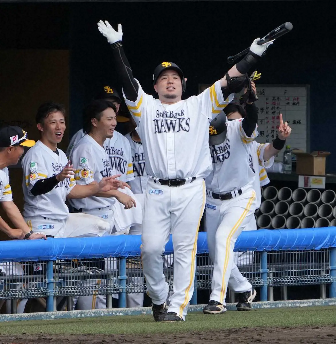 【画像・写真】フェニックス・リーグ参戦初日のソフトバンク山川が2打席目にバックスクリーン左に2ラン！