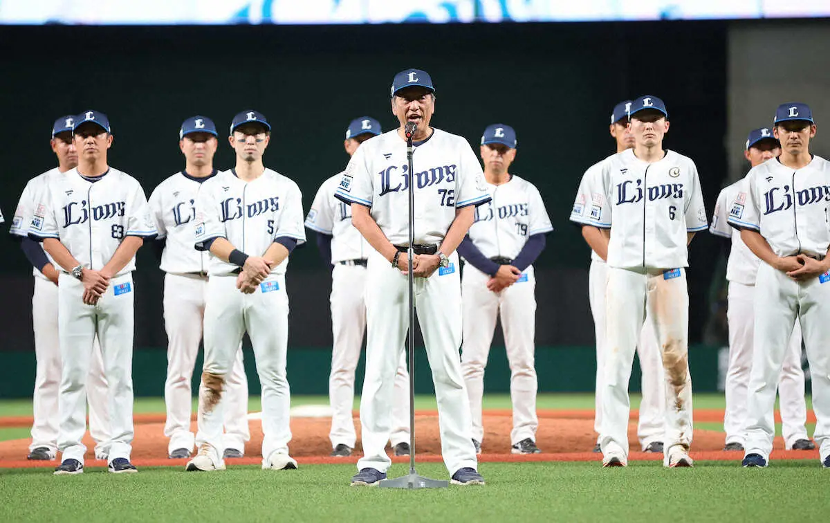 【画像・写真】ホーム最終戦を終え、選手たちに厳しいメッセージを送った西武・渡辺監督代行（撮影・白鳥　佳樹）