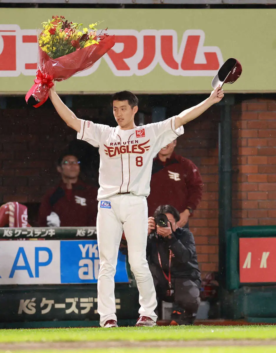 楽天・辰己　プロ野球新の外野手のシーズン刺殺392を樹立「まずは天国にいる青田昇さんに報告したい」