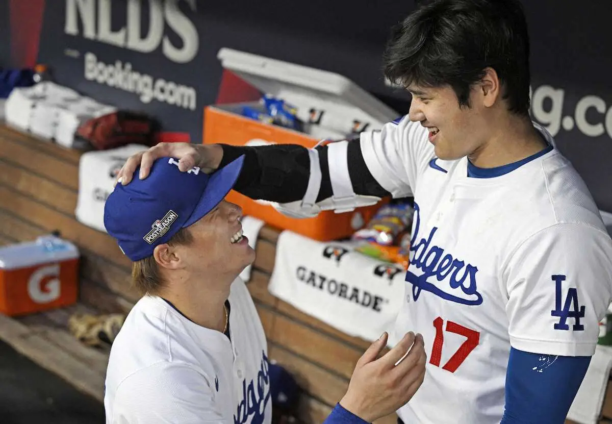 【画像・写真】大谷翔平「グッドボーイ！」山本由伸を称える頭なでなでに投球分析家も注目　ファン「デコピンと同じ扱い」