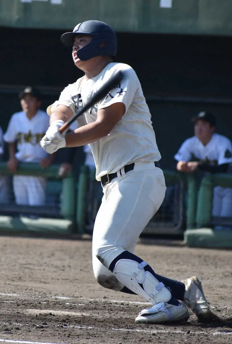 甲子園で見せた力強いスイングは健在！西日本短大付の4番佐藤が2年ぶりの優勝に貢献