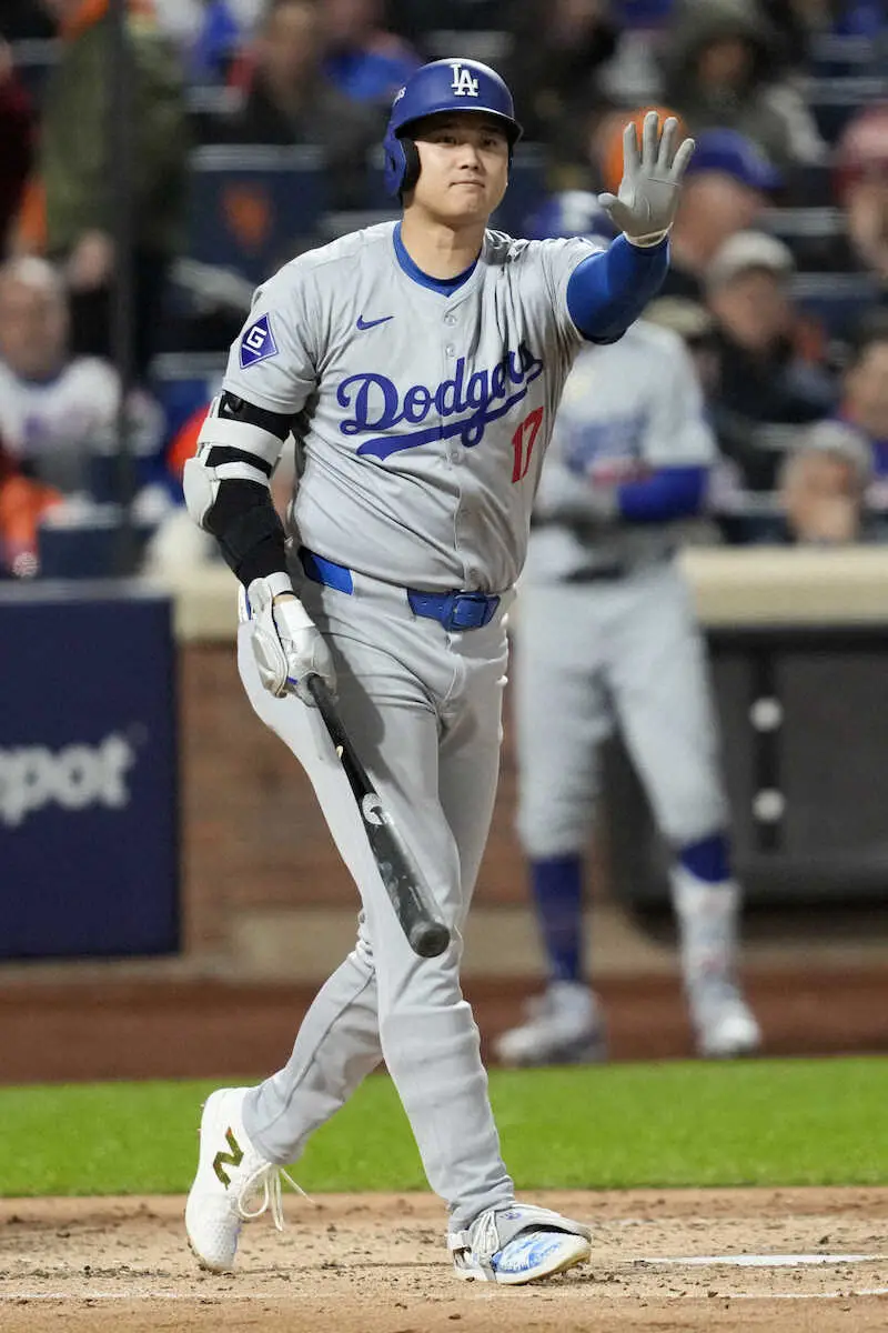 【画像・写真】大谷翔平が11打席ノーヒット　第4打席も空振り三振　2球連続の自打球に顔ゆがめる場面も