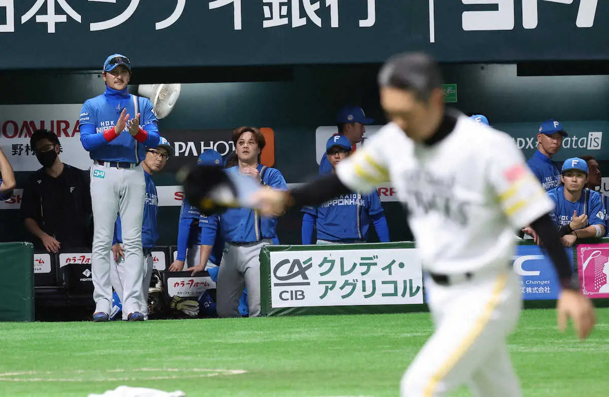 【画像・写真】日本ハム新庄監督　3連敗終戦後に拍手でソフトバンクを称える　ネット「カッコ良すぎ」「あっぱれ」