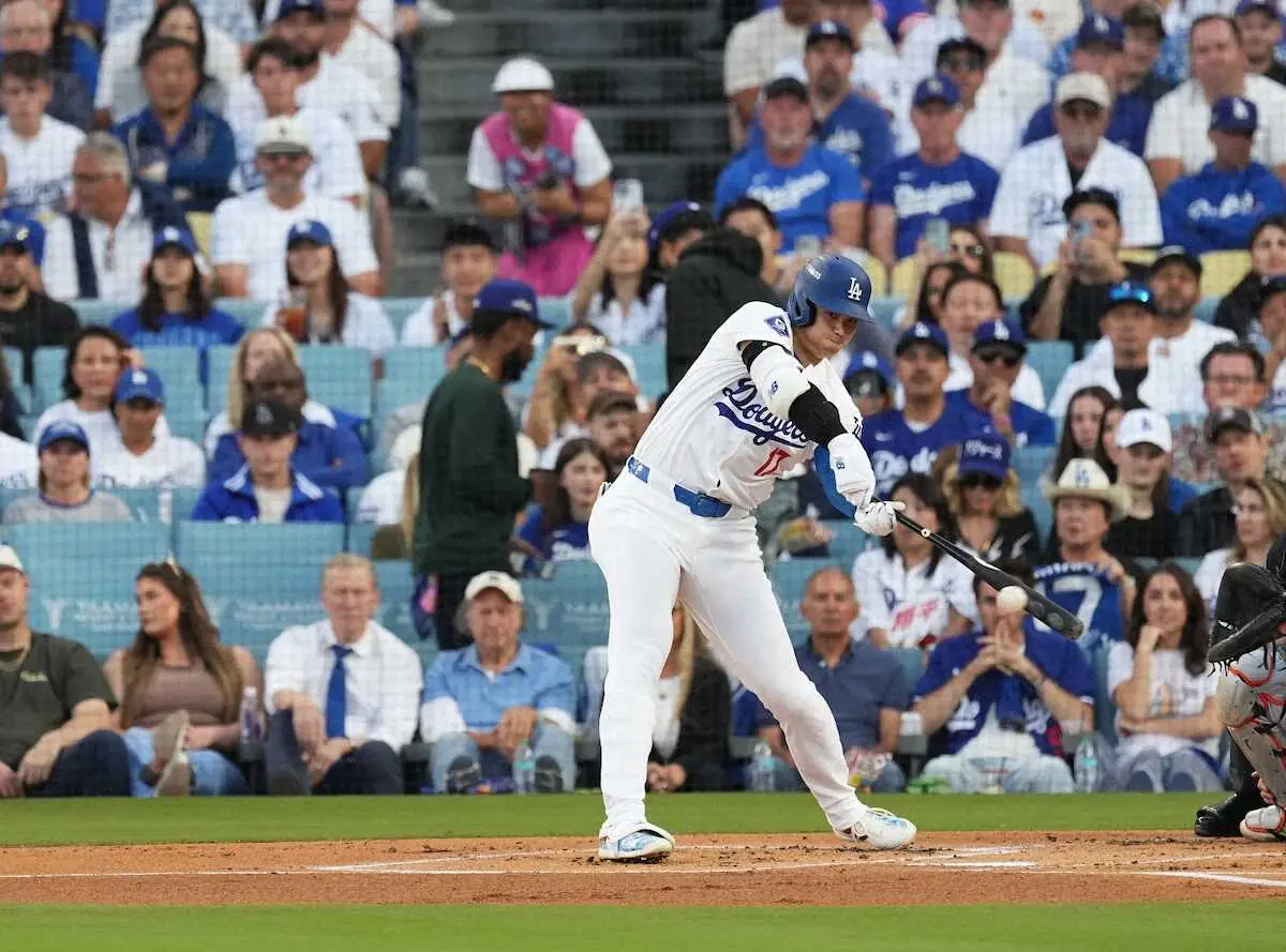 【画像・写真】大谷翔平　第1打席は中前打で4戦連続安打　新登場曲で変則左腕から快音　エドマン2点打演出