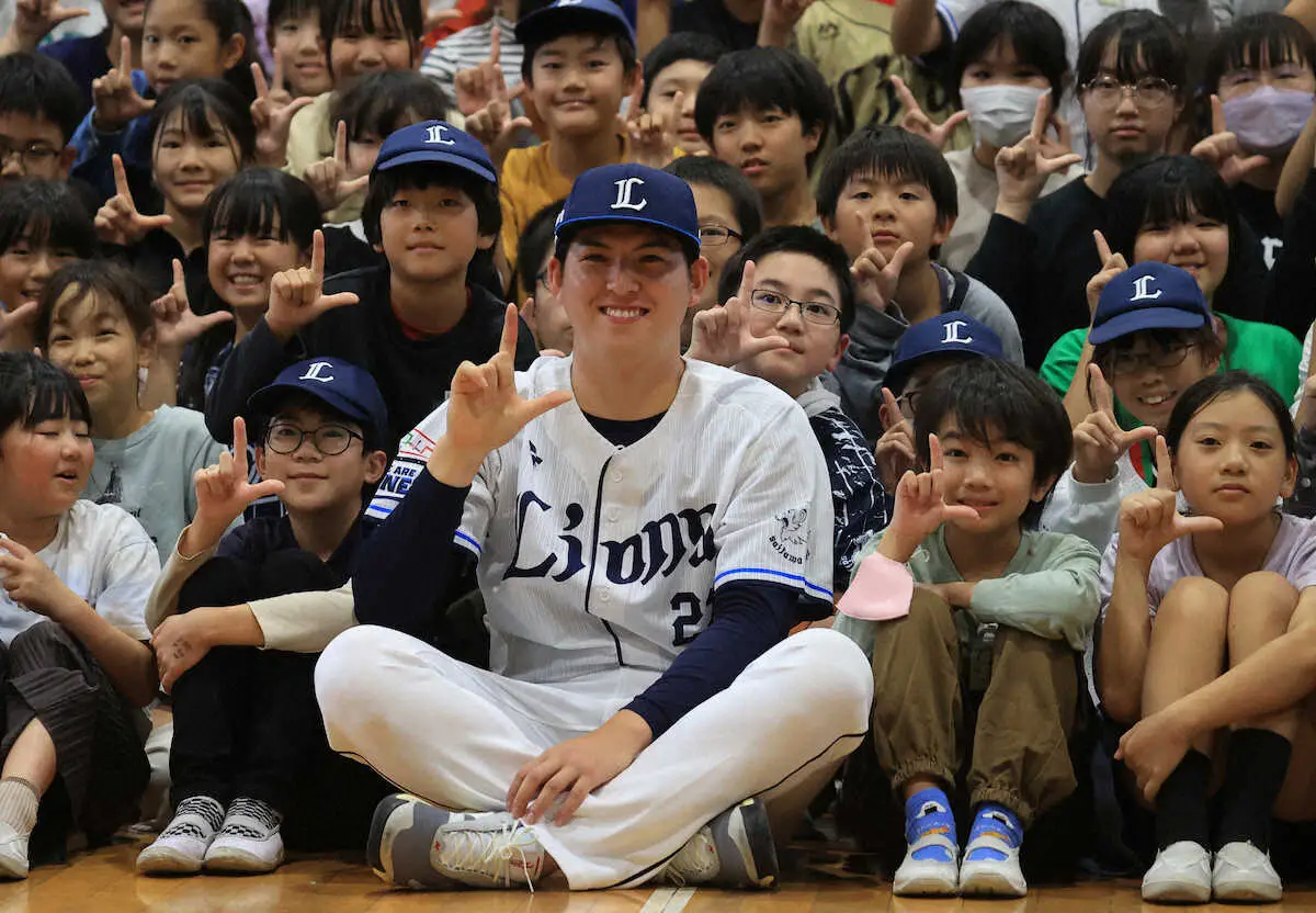 西武ドラ1武内が小学校で講演　夢をテーマに「つらいことがあっても諦めずに頑張っていくことが大事」