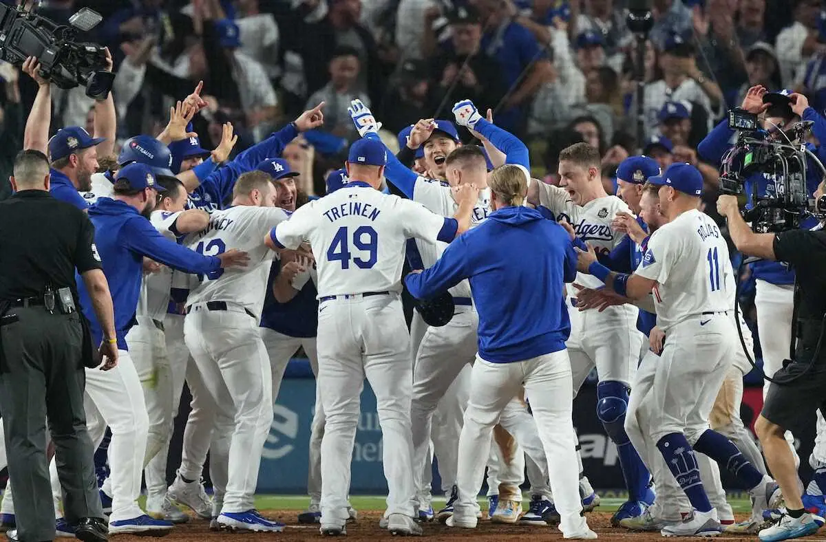 【画像・写真】ドジャース・大谷WS1勝　開幕から劇的すぎ!!爆速二塁打で同点呼び込み、10回逆転サヨナラ勝ち