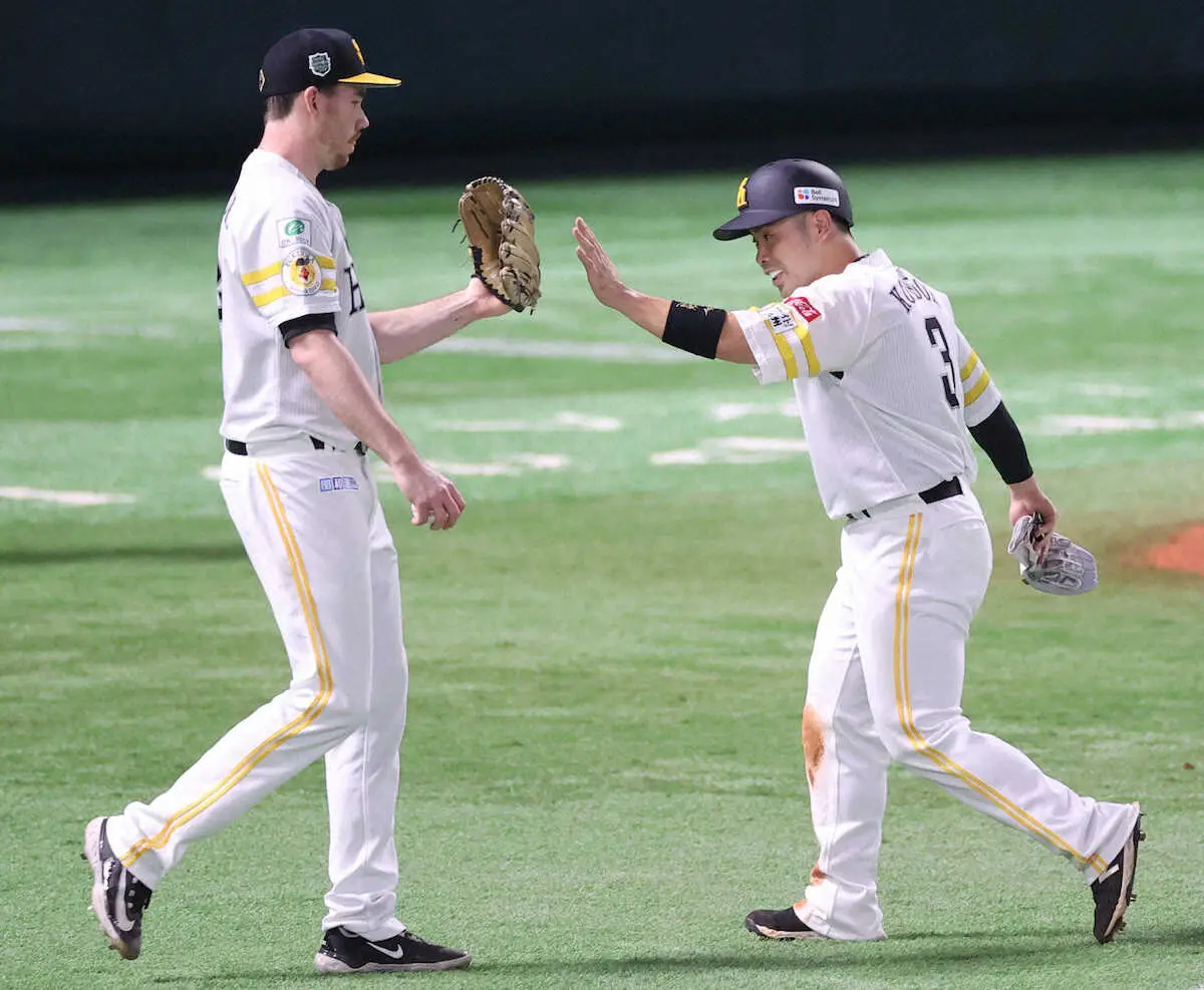 【画像・写真】ソフトバンク・近藤健介の適時二塁打ですぐに同点！DHで今日本シリーズ初スタメン出場