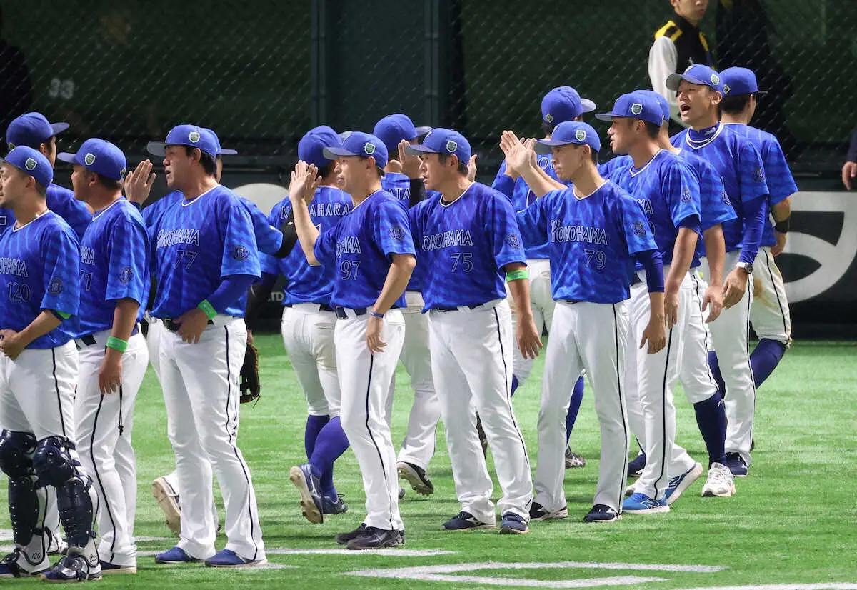 【画像・写真】DeNAが下克上日本一へ待望1勝！　エース東が意地の復活投　猛ゲキ飛ばした桑原がV弾＆超美技