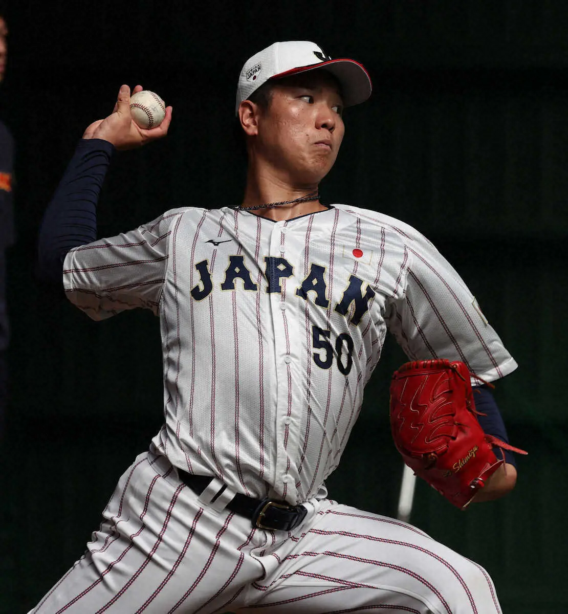 【画像・写真】侍ジャパン・清水　宮崎合宿で25歳誕生日　サプライズケーキにタジタジ…「びっくりです」