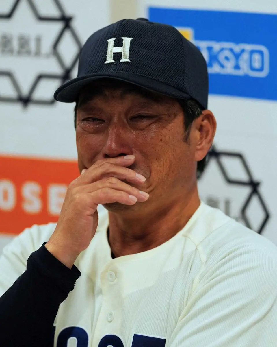 法大・大島監督　「勝たせてあげたかった」と号泣　リーグ3位で終戦