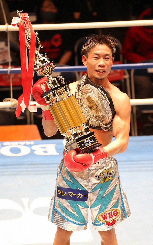 谷口　貫禄TKO「伝統のベルトを獲得できてうれしい」、京口がセコンド「心強かった」