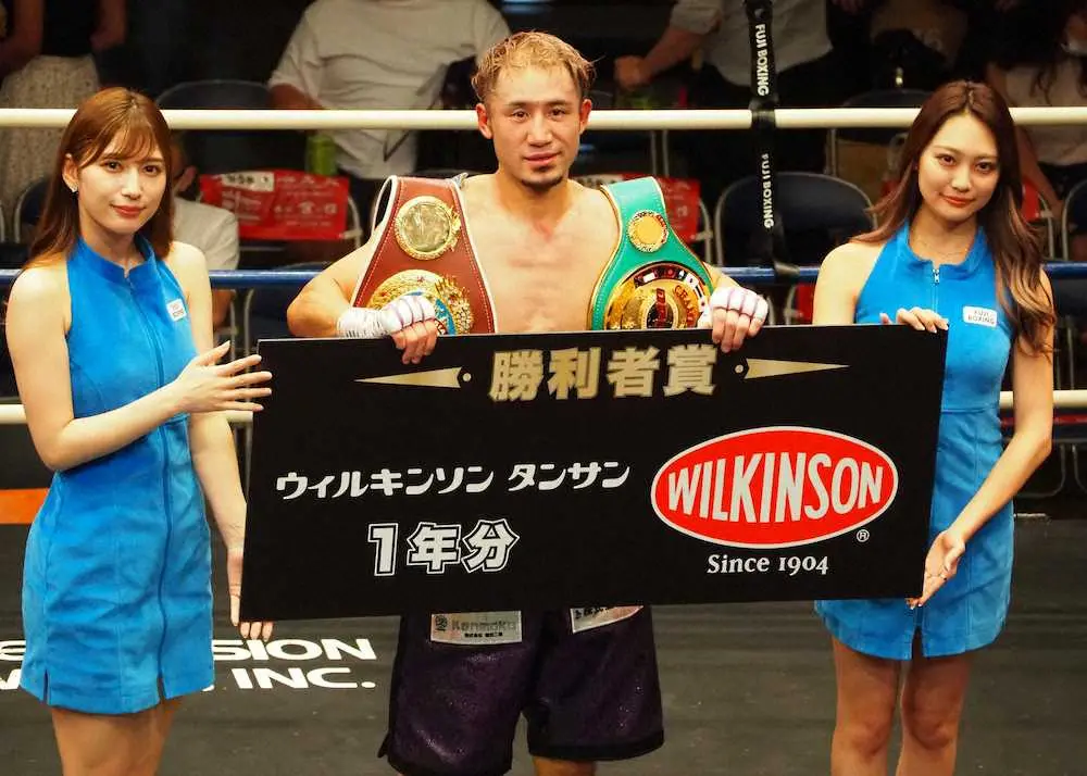 ＜日本ライト級タイトルマッチ＞6回TKOで7度目の防衛に成功した吉野修一郎（中）
