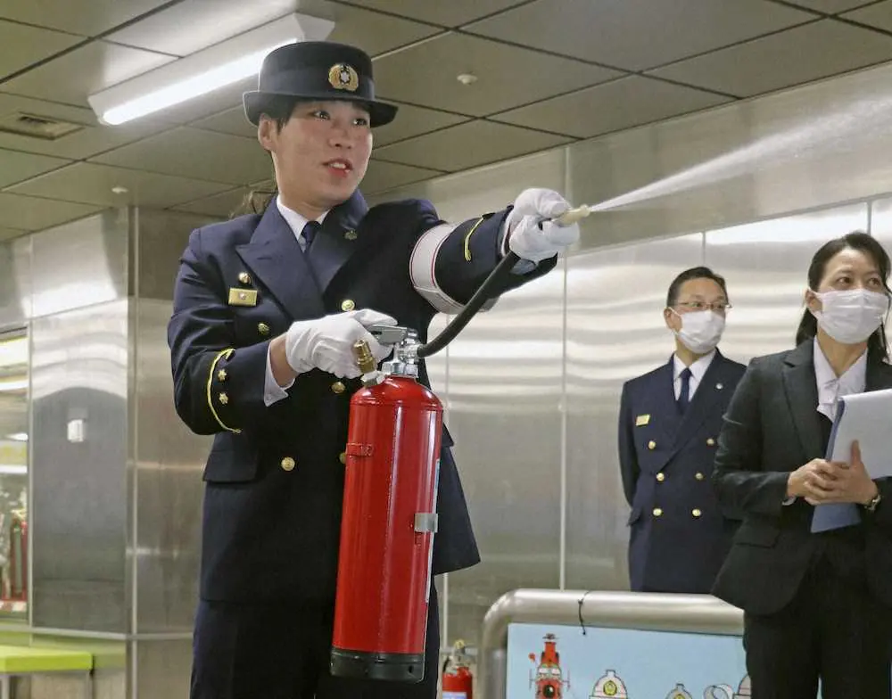 東京五輪女子ボクシング金の入江　立川で一日消防署長で呼びかけ「火災をKOしてほしい」