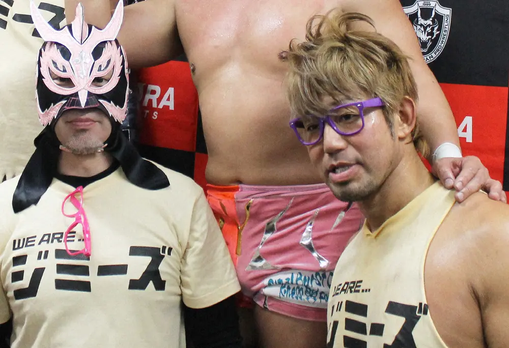 団体を代表するタッグチーム“クネスカ“。K―ness.（左）と横須賀ススム（右）