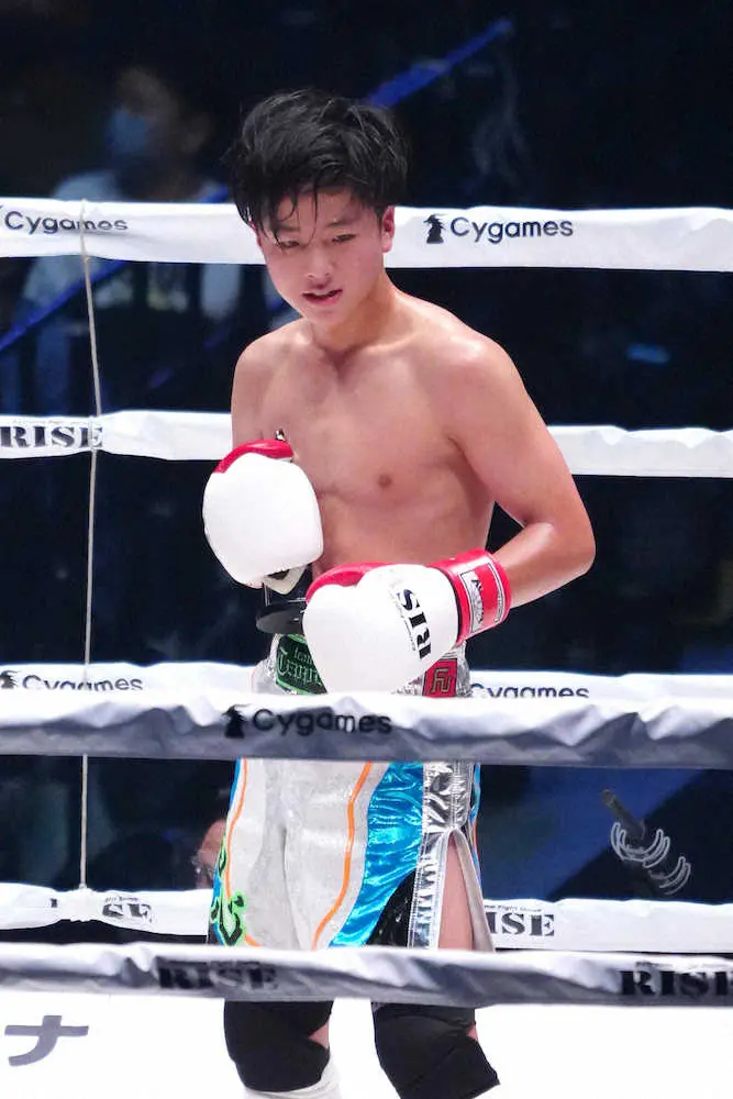 那須川龍心、プロデビュー戦は判定勝ち！兄・天心のRISE最後の日に“はじめの一歩”