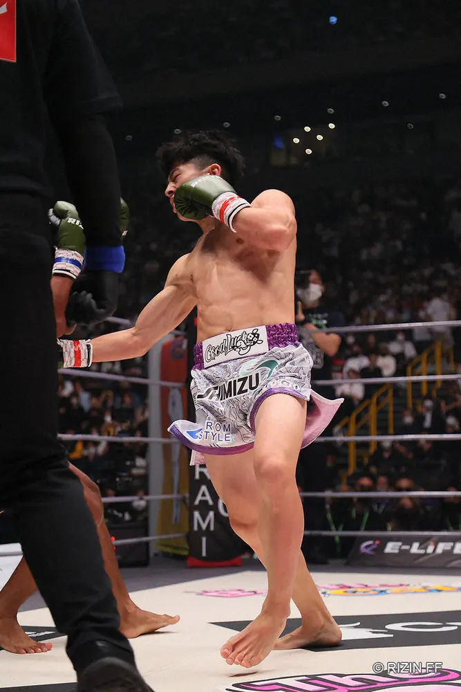 【画像・写真】吉成名高　世界へ強さ見せた！1回TKO勝利でRIZINでは無傷の6連勝6KO「ムエタイ盛り上げたい」