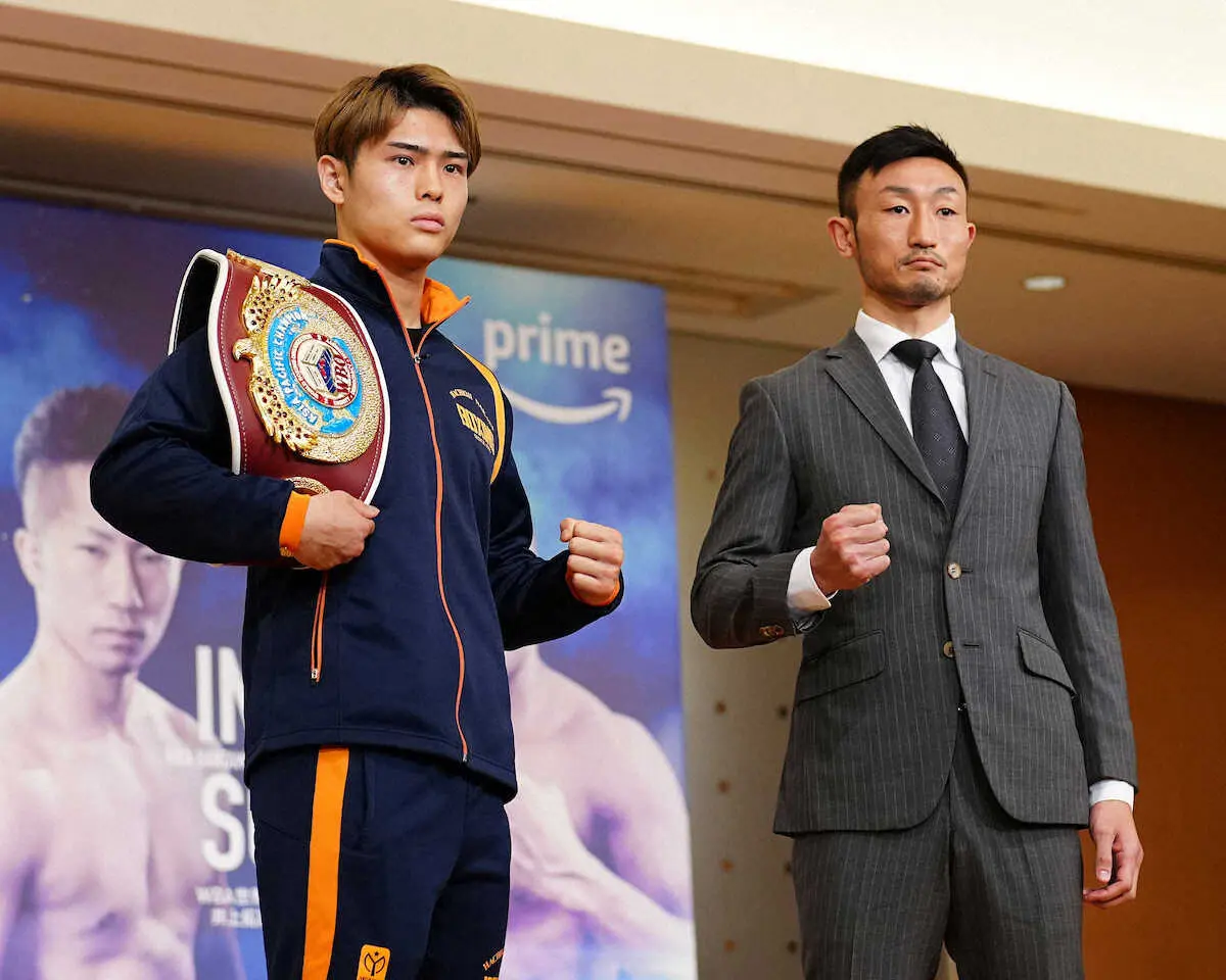 ＜PRIME　VIDEO　PRESENTS　LIVE　BOXING4　記者会見＞フォトセッションに臨む佐々木（左）と小原（撮影・河野　光希）